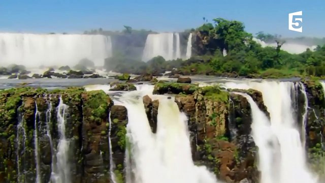 Chutes Victoria vs Chutes d'Iguazu-r2_0YzTwyn0