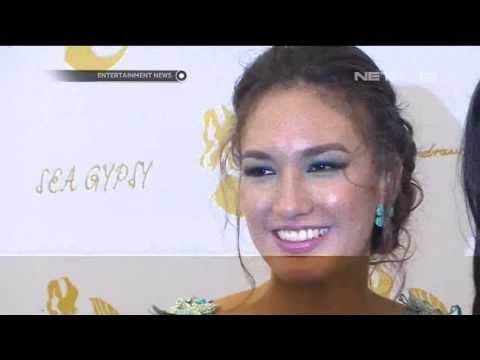 Keseruan Nadine Chandrawinata Rayakan Ultah di Puncak Gunung Carstensz