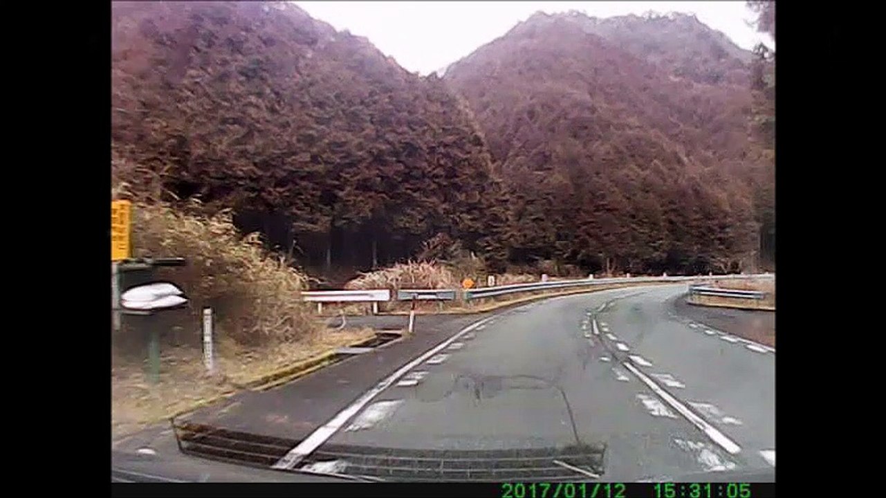 制作：20170123　国道429号改修促進合同協議会 国道429号（こくどう429ごう）は、岡山県倉敷市から京都府福知山市に至る一般国道である。 起点の倉敷市玉島で国道2号から分岐し、旧国道2号を東進して倉敷市大島交差点から北上、山陽道倉敷IC、岡山道岡山総社ICを経由して岡山県中央部の山間を縫い、津山市に至る。津山市からは向きを東寄りに変え、宮本武蔵生誕地とされる美作市を経て兵庫県宍粟市に入り、山間を縫って朝来市などを経て京都府福知山市新庄で国道9号に接続する。  元々は府県道だった路線を国道に指定し