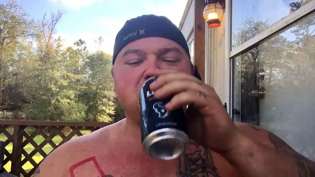 Ce redneck vous fait une belle leçon de vie avec ses briquets