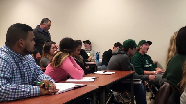 Quand ton prof t'éclate ton téléphone