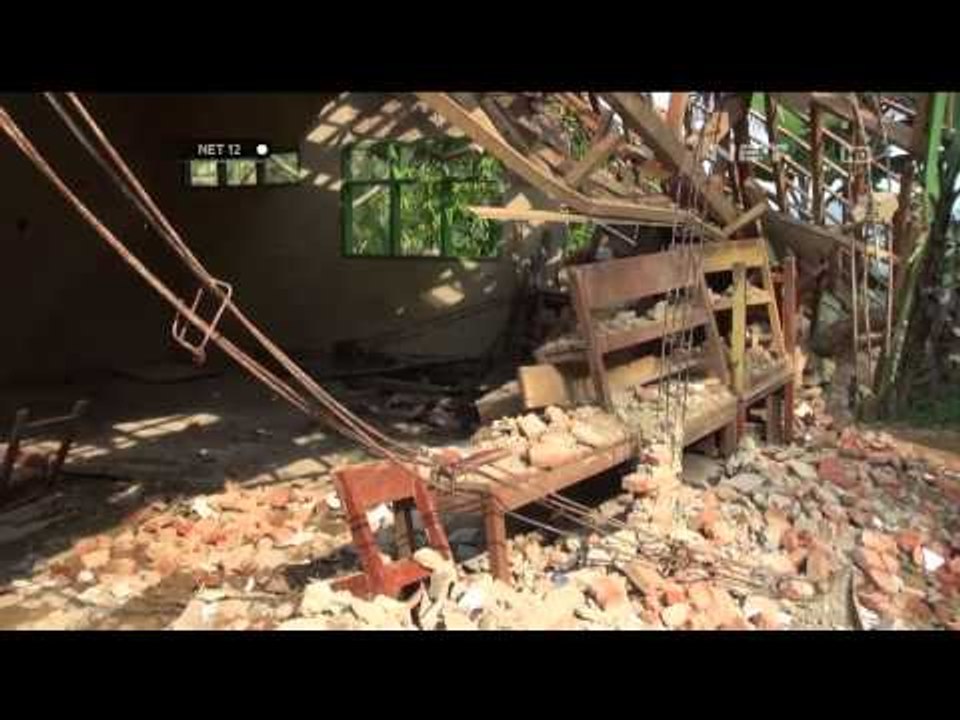 Siswa SD Karyamukti Cianjur sudah 2 minggu belajar di kelas darurat - NET12