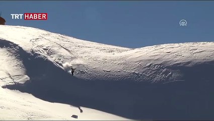 Hakkari snowboard keyfi yaşıyor