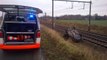 Maulde-Béclers: une voiture sur le toit à quelques centimètres de la voie de chemin de fer