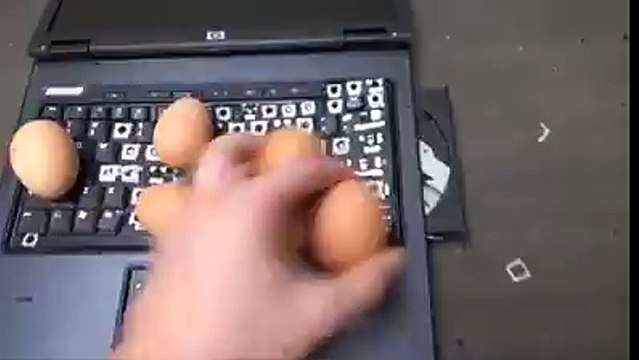 Gros rageux qui explose son PC