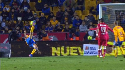 Le superbe retourné acrobatique de Gignac !