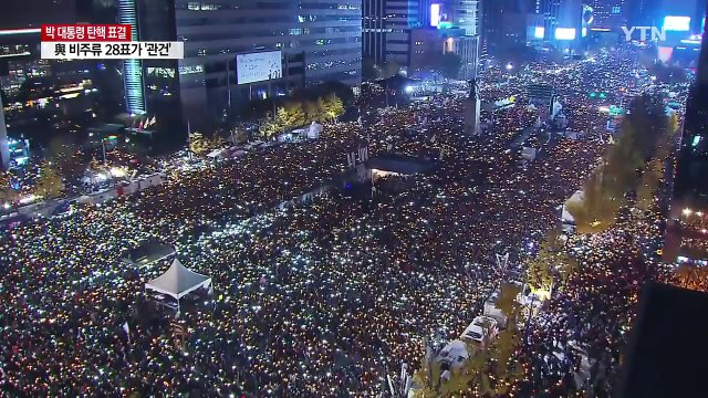 거리로 나선 '촛불 혁명', 탄핵안 표결 이끌어내다 / YTN (Yes! Top News)
