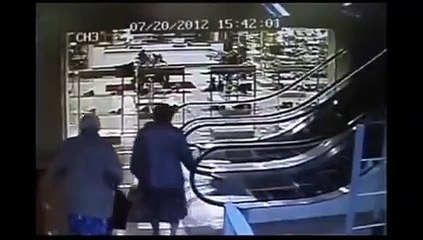 Бабушки на эскалаторе - ржачный прикол 2015