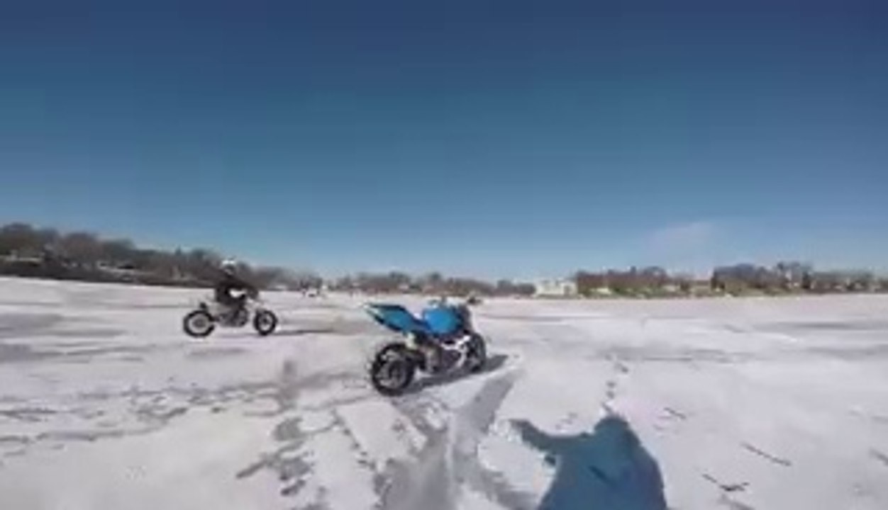 Une moto qui prend son indépendance et se casse