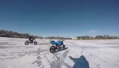 Une moto qui prend son indépendance et se casse