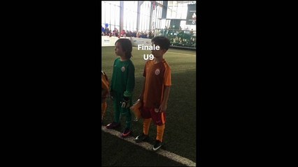 Podolski Galatasaray u-9 takımını yalnız bırakmadı