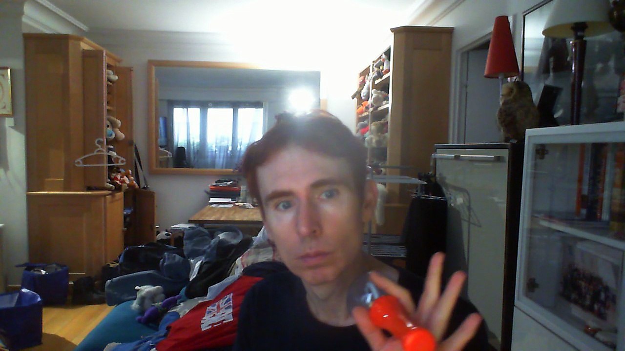 Wiwi égratigne "le costume violet" des Wampas