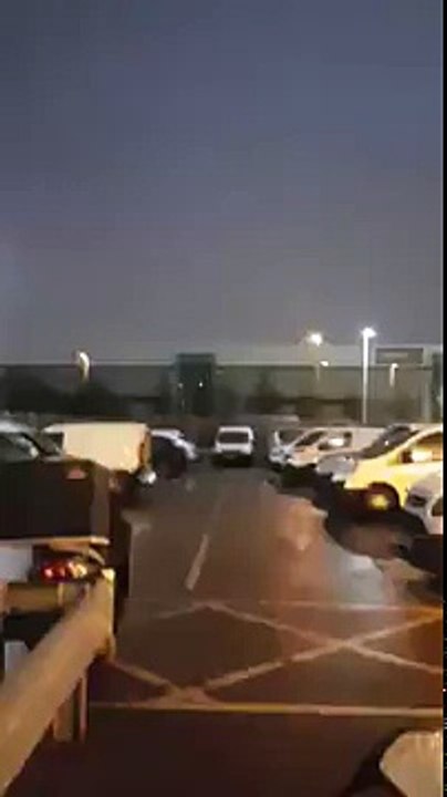 INCRIVEL Brasileiros filmam OVNIS no ceu de Londres (8/1/2017)