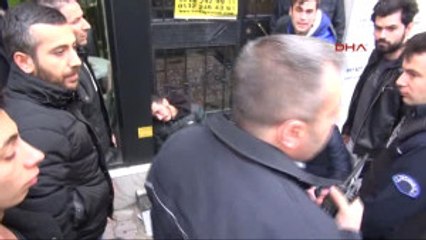 Beyoğlu'nda Iki Kişinin Yaralandığı Kavga Güvenlik Kamerasında.