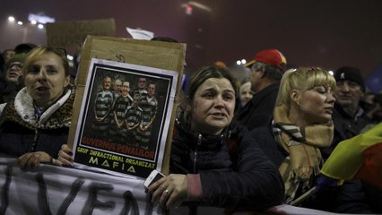 Romanya'da hükümetin yolsuzluk affı kararnamesini kaldırması halkı sakinleştirmedi