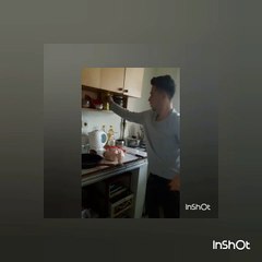 Nusret Vol2 Tavuğu Tokatlayan Adam...!!!