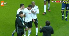 Tosic, Robin van Persie'ye Kafa Attı, Kırmızı Kart Gördü