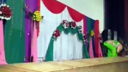 Muniba shah hot dance on stage