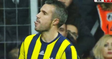 Robin Van Persie, Beşiktaş Tribünlerine Dil Çıkardı