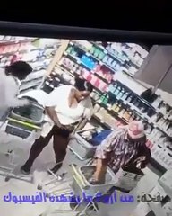 Elle on une façon bien étrange de faire les courses