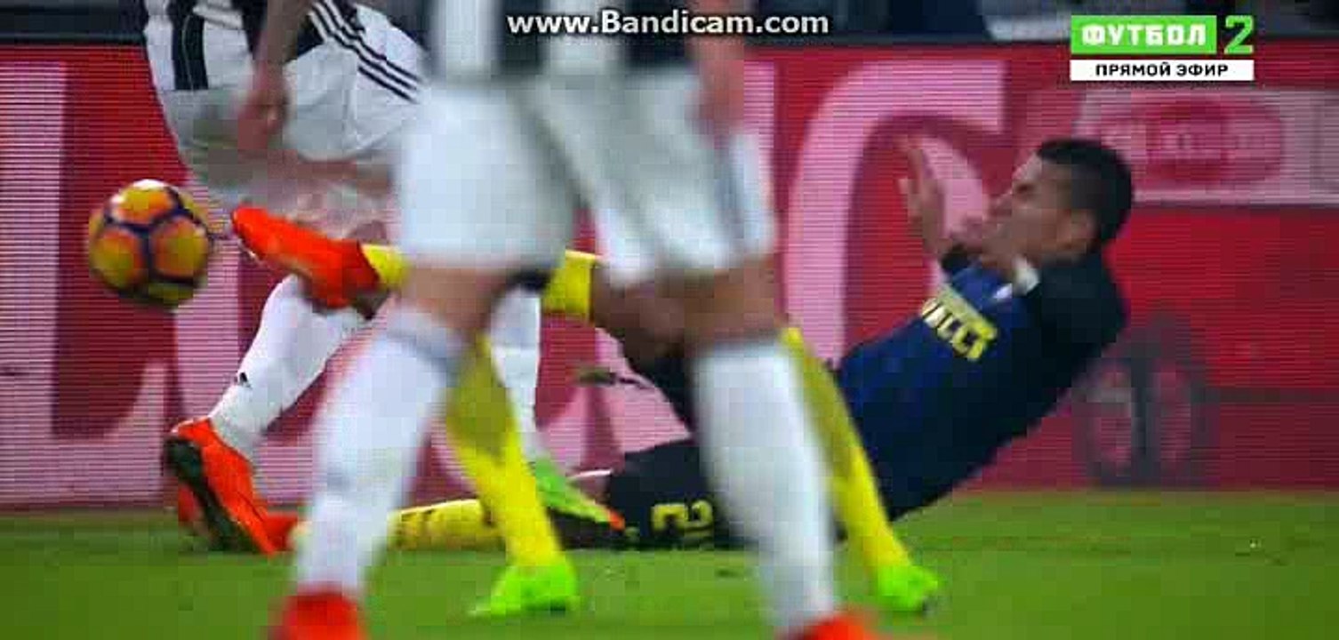 Gonzalo Higuain Gets Injured - Juventus vs Inter Milan - Serie A - 05/02/2017 HD