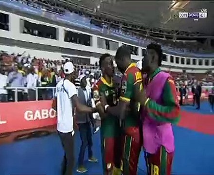 فرحة إيتو بهدف تقدم أسود الكاميرون على الفراعنة فى نهائى الكان