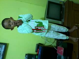 Adelio Nonton Opera Hari ANak 2016 Narsis dulu di rumah sebelum berangkat.