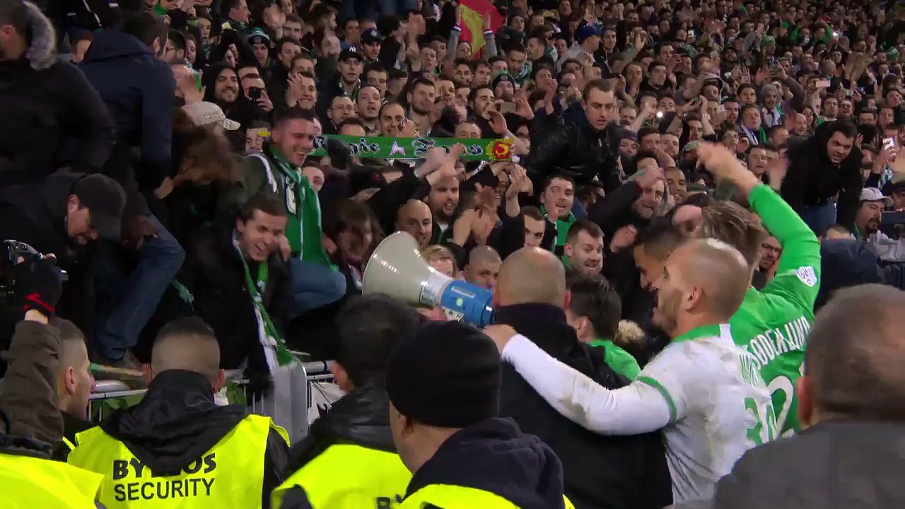 Quelle communion entre les supporters de l'ASSE et les joueurs !