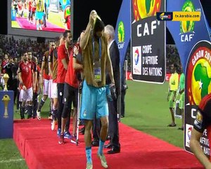 صلاح يرفض استلام ميدالية المركز الثاني بعد الخسارة من الكاميرون