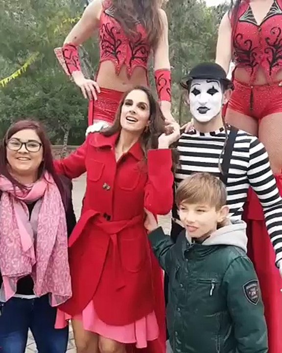 Nuria Fergó durante la grabación de Bailando bajo la lluvia
