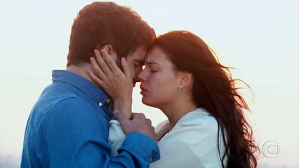 Primeiro beijo Marcela e Edgar.