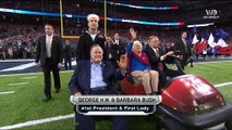 Super Bowl: L'émouvante traversée surprise du stade cette nuit par George et Barbara Bush