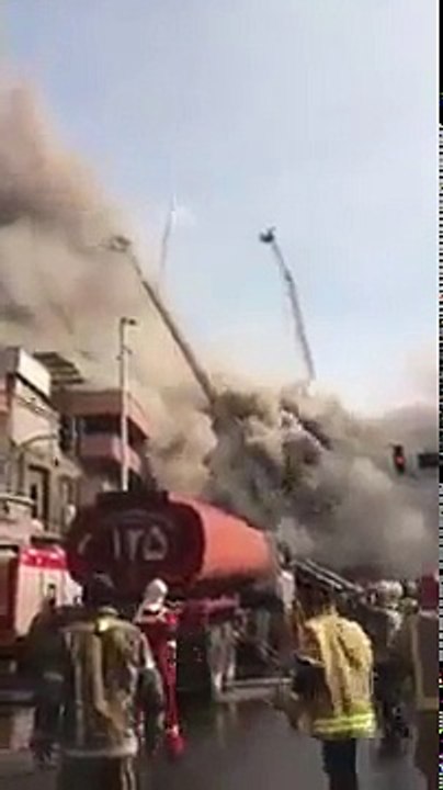 Обрушение в Тегеране рухнуло самое старое высотное здание в городе (видео)