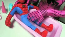 PINK SPIDERGIRL & SPIDERMAN w/ Spiderbaby Bath Time M&Ms - Superhero Fun in Real Life