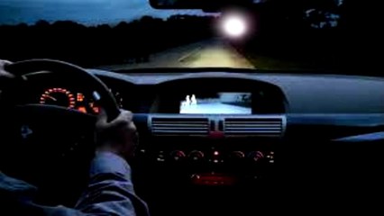 Luz Misteriosa assusta carro na estrada