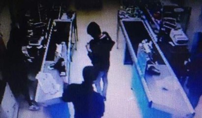 Markette silahlı soygun