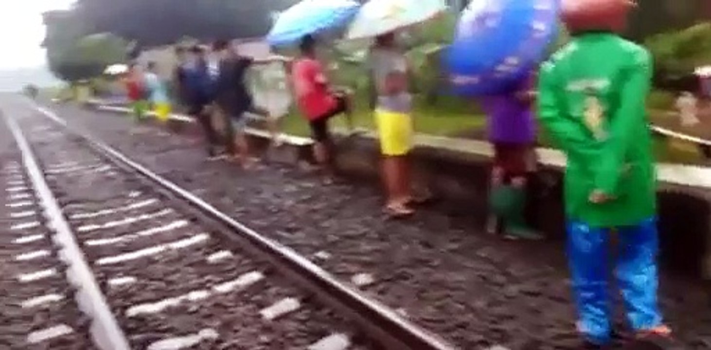 Heboh Video Bus Sinar Jaya Nekat Terobos Banjir, Ini yang Kemudian Terjadi