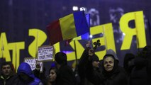 Los rumanos siguen en la calle pese a la derogación del decreto