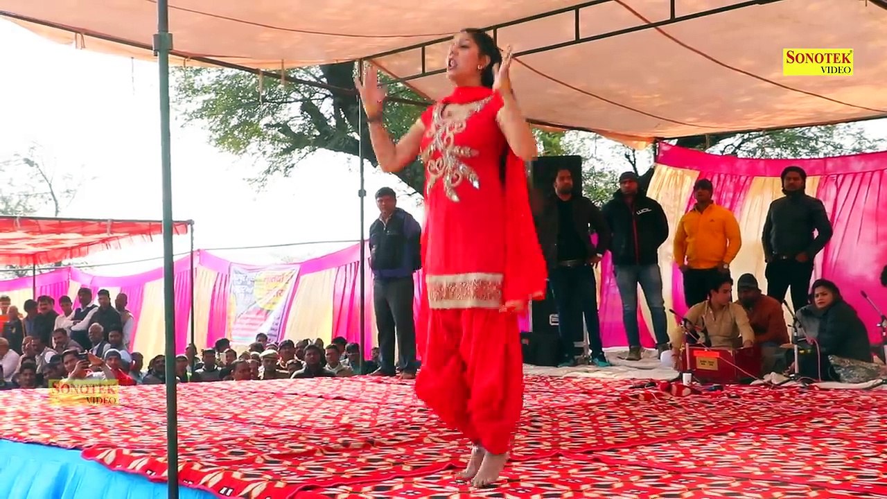 Sapna Choudhary Hot & Sexy Dance - Sapna Live in Youth Festival 2017