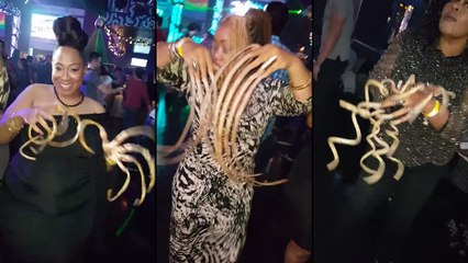Soirée de femmes aux ongles énormes !