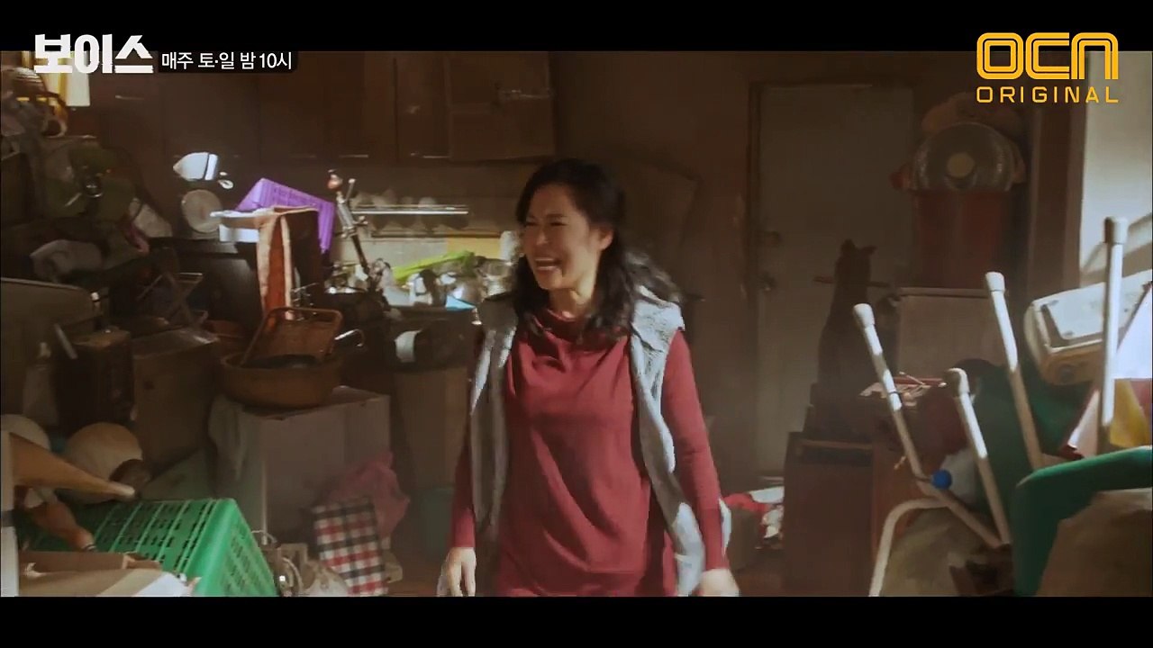Voice 112 신고센터 '코드 제로' 사건 발생! 쓰레기를 모으는 치매 할머니와 갑자기 들이닥친 흉기 난동범! 170205 EP.6-0zfEF_qTVFI