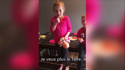 Son petit frère est un futur dentiste c'est certain, et un bien cruel!!!