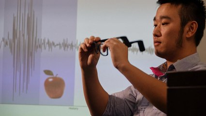 Smart Fashion: What do our clothes say when they talk to us?