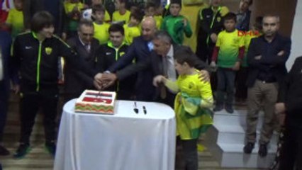 Antalya Rus Futbolculardan Öğrencilere Forma