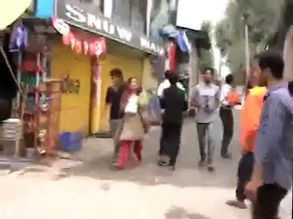 Indian Army Live Fight With Militants in Kashmir
