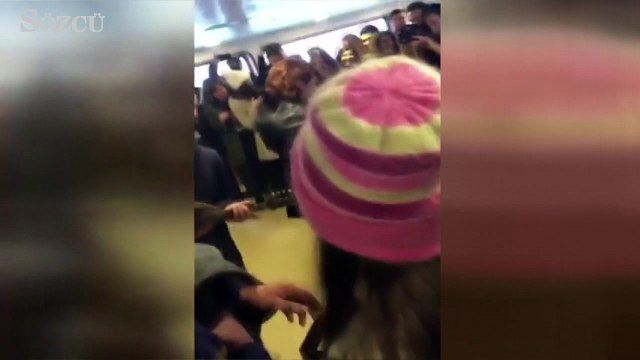 Sertab Erener vapurda İzmir Marşı söyledi