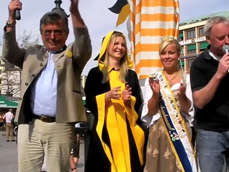 Welt-Uraufführung von 'Ich bin ein Spargelesser' des Duos Maklar - Schwarzbauer