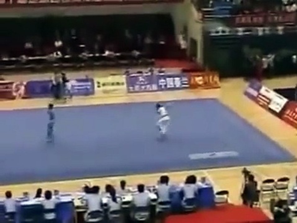Awesome People - Awesome kung fu dodging skill