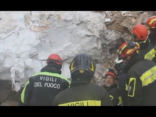 Farindola (PE) – Rigopiano, si scava per creare nuovi varchi d’accesso (25.01.17)