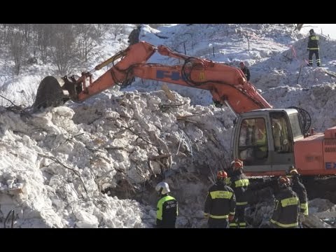 Farindola (PE) – Rigopiano, operazioni rese difficili da neve appesantita (25.01.17)